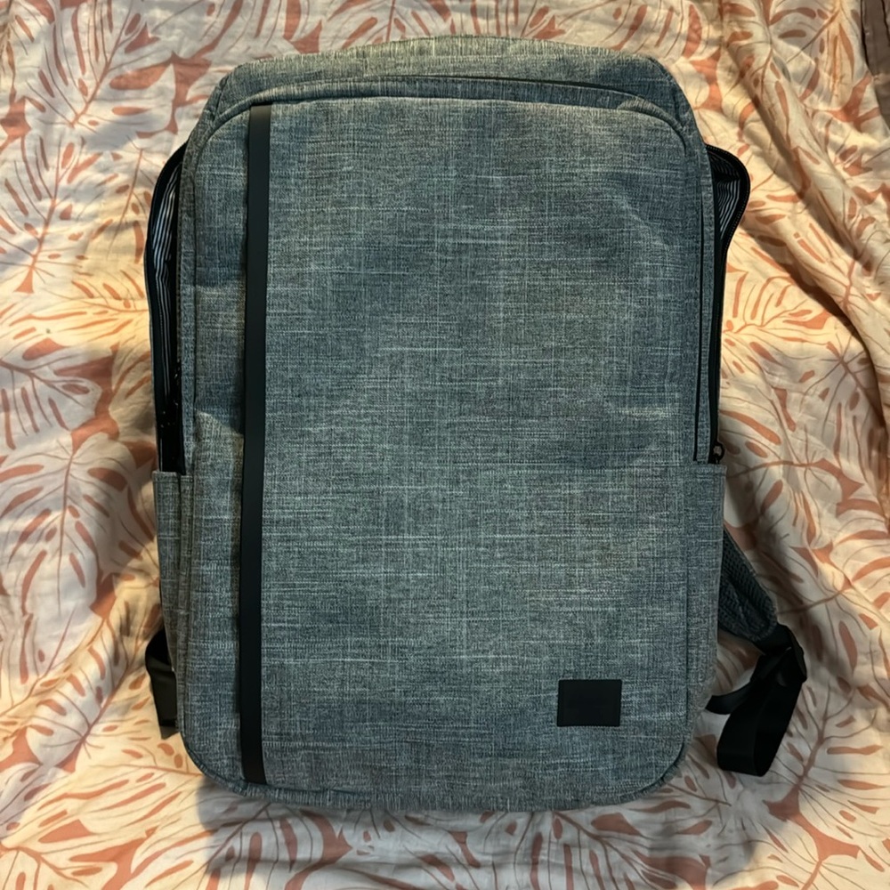 Hershel XL Backpack- used once no wear or tear. heather gray (hatched) pattern.